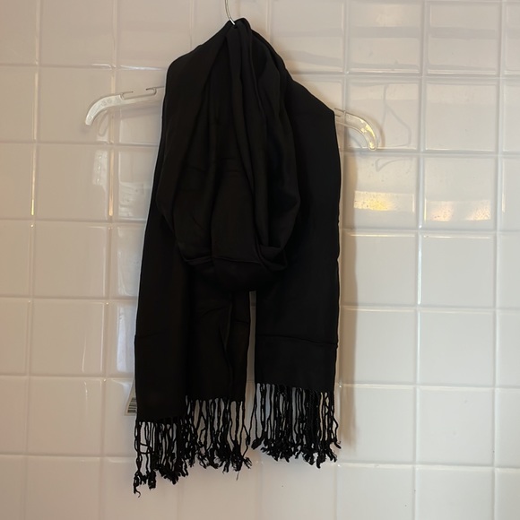 black pashmina. Long, wide, soft,multifunctional, versátil - Picture 9 of 17